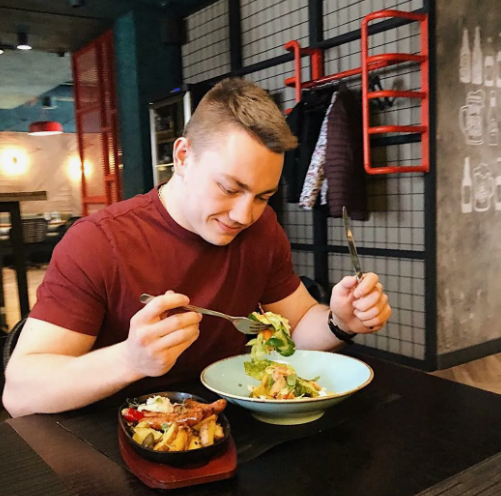 Explore Delicious Fast Food Options in the E16 Area