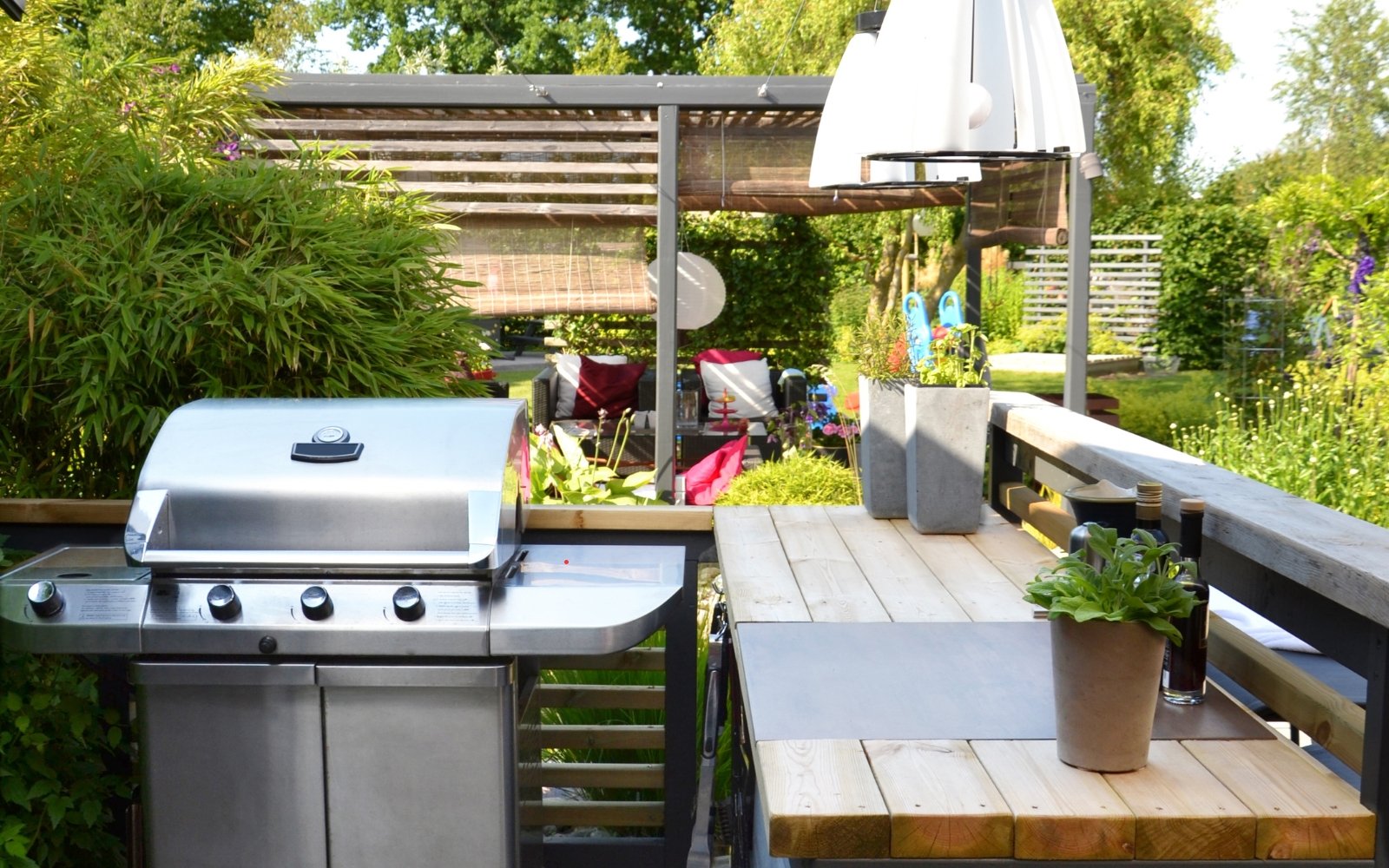 What Are the Latest Trends in Top Outdoor Kitchen Design?