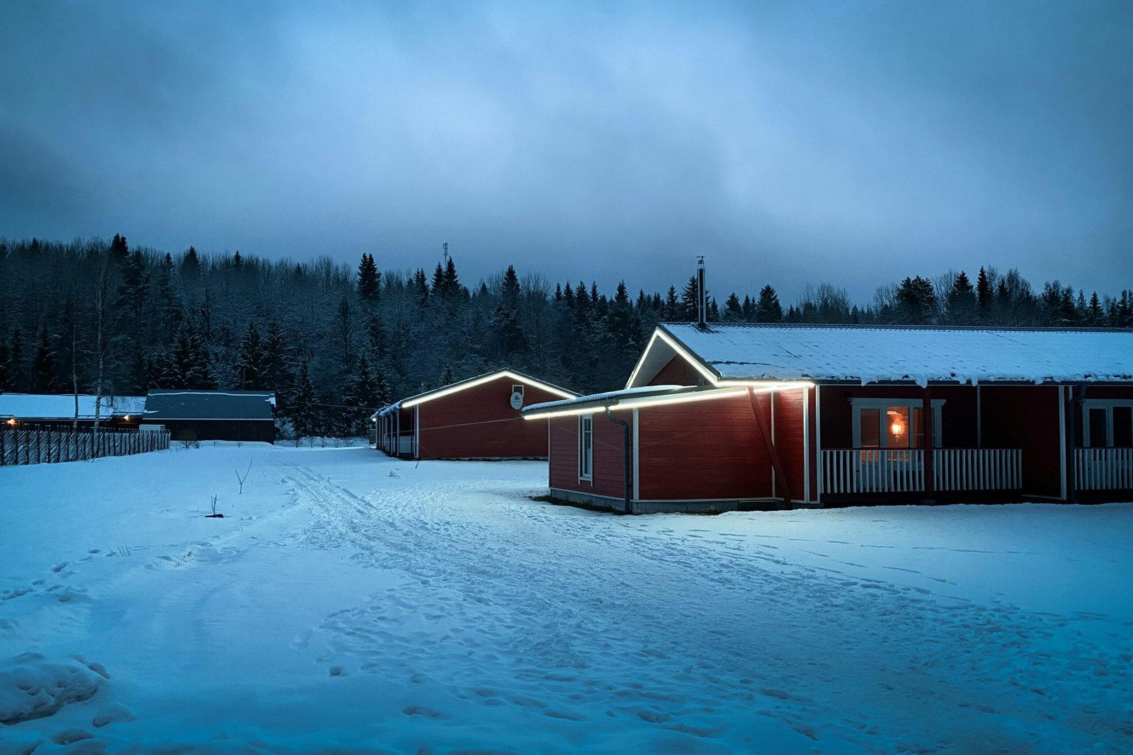 The Homeowner’s Guide to Outdoor Light Fixture Repair in Remote Alaskan Areas