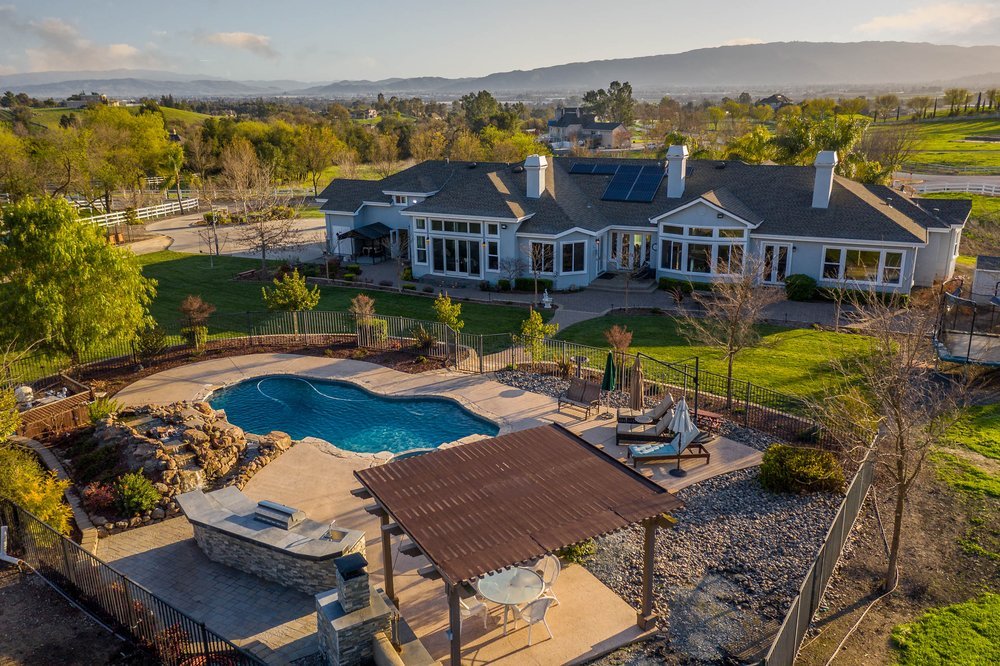 Capturing the Perfect Shot: The Importance of Real Estate Photography in Today’s Market