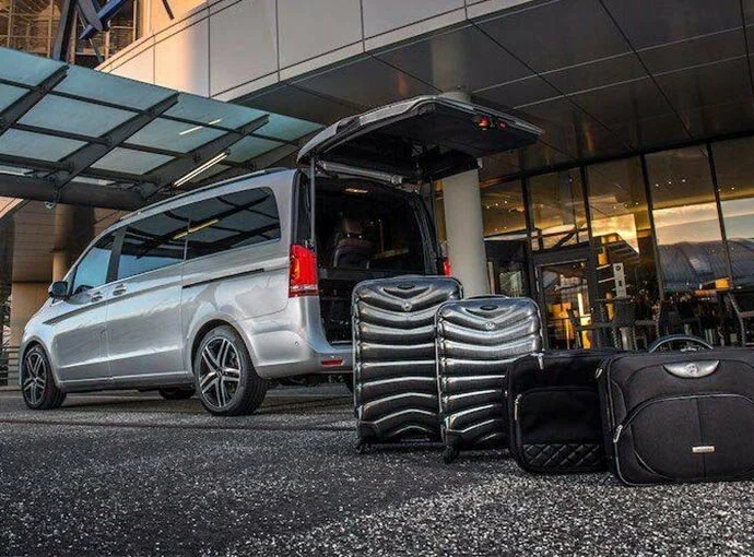 How to Choose the Right Vehicle for Your Airport Transfer